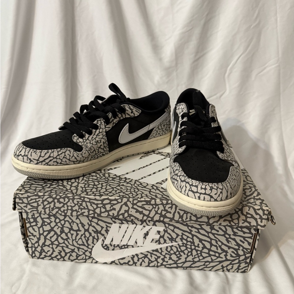 Nike Black and White Patterned Sneakers